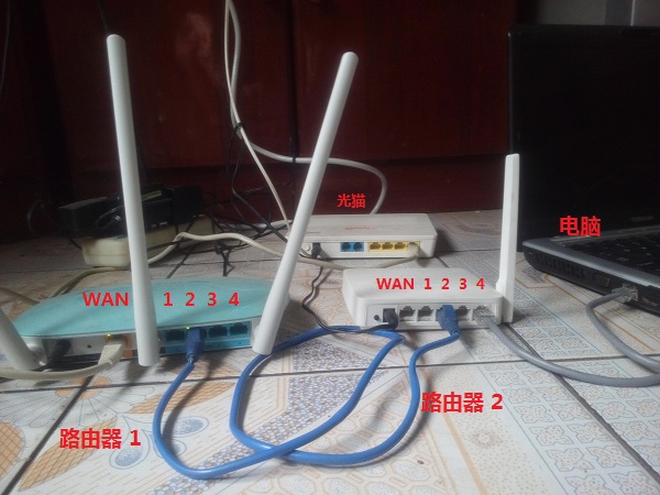 第一个路由器的LAN口,连接第二个路由器的LAN口