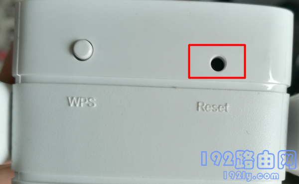 按住Reset按键5秒左右,把MW310RE扩展器恢复出厂设置