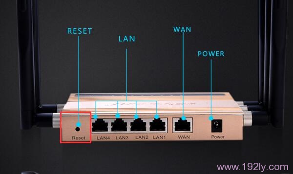 按住Reset按钮5-8秒时间，把聚网捷(AFOUNDRY)路由器恢复出厂设置